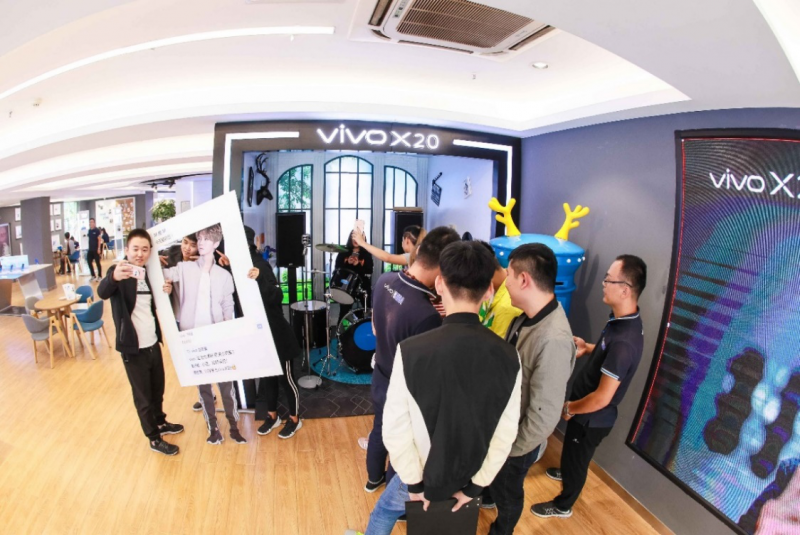 vivo X20全面屏手機首銷火爆