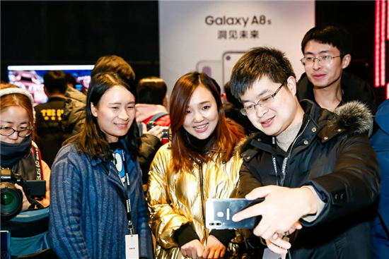 洞見未來 全屏實力 三星Galaxy A8s中國正式發布