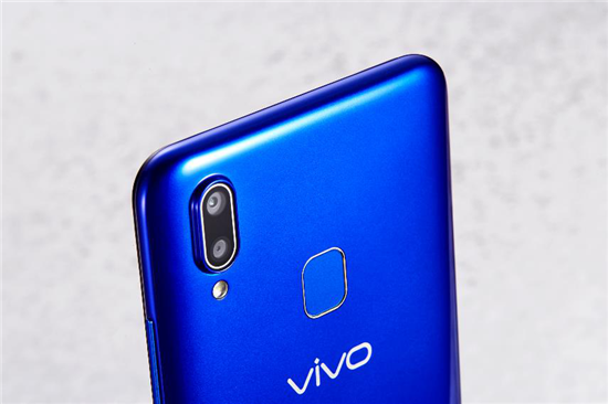 vivo U1真機圖賞：靈動水滴屏+科技美學，千元品質典范