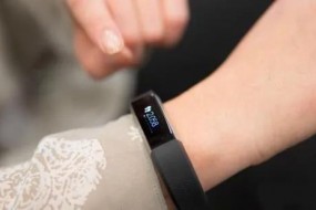 谷歌加碼可穿戴，21億美元收購fitbit